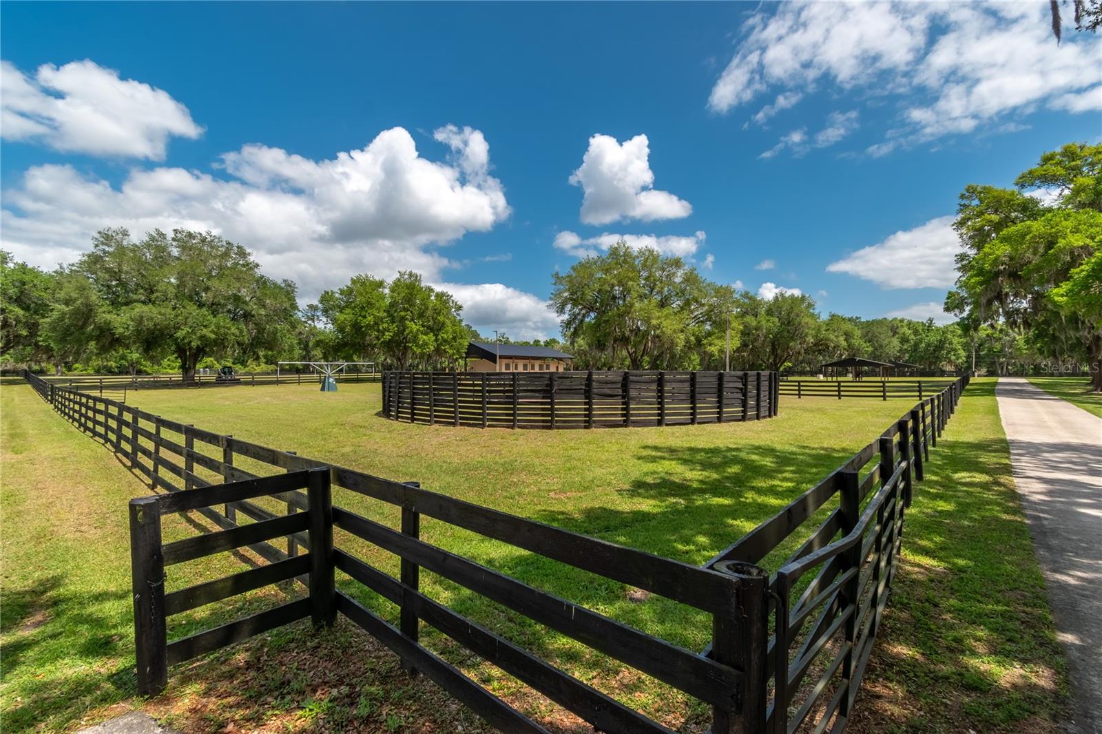 Listing photo id 66 for 14650 160th Avenue