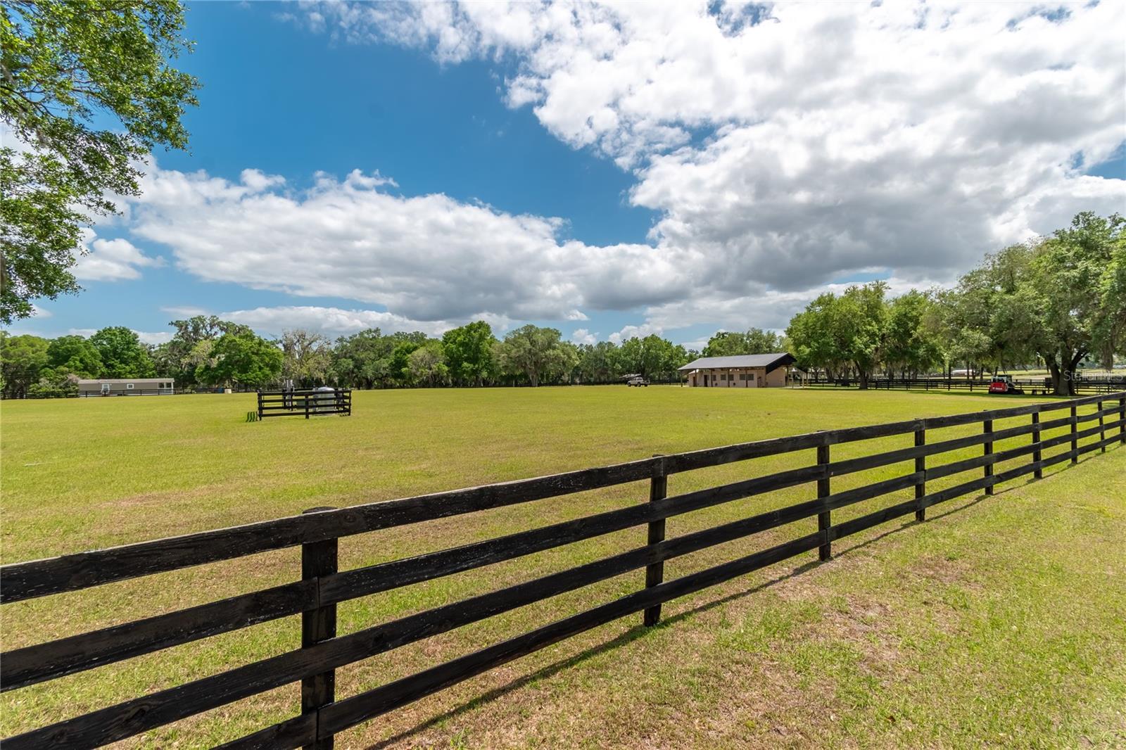 Listing photo id 71 for 14650 160th Avenue