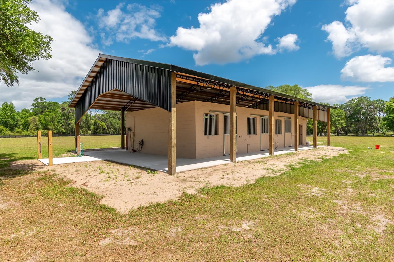 Listing photo id 74 for 14650 160th Avenue