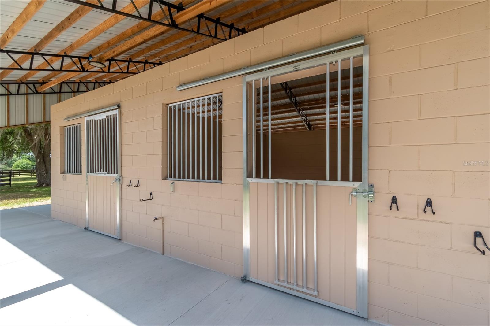 Listing photo id 76 for 14650 160th Avenue