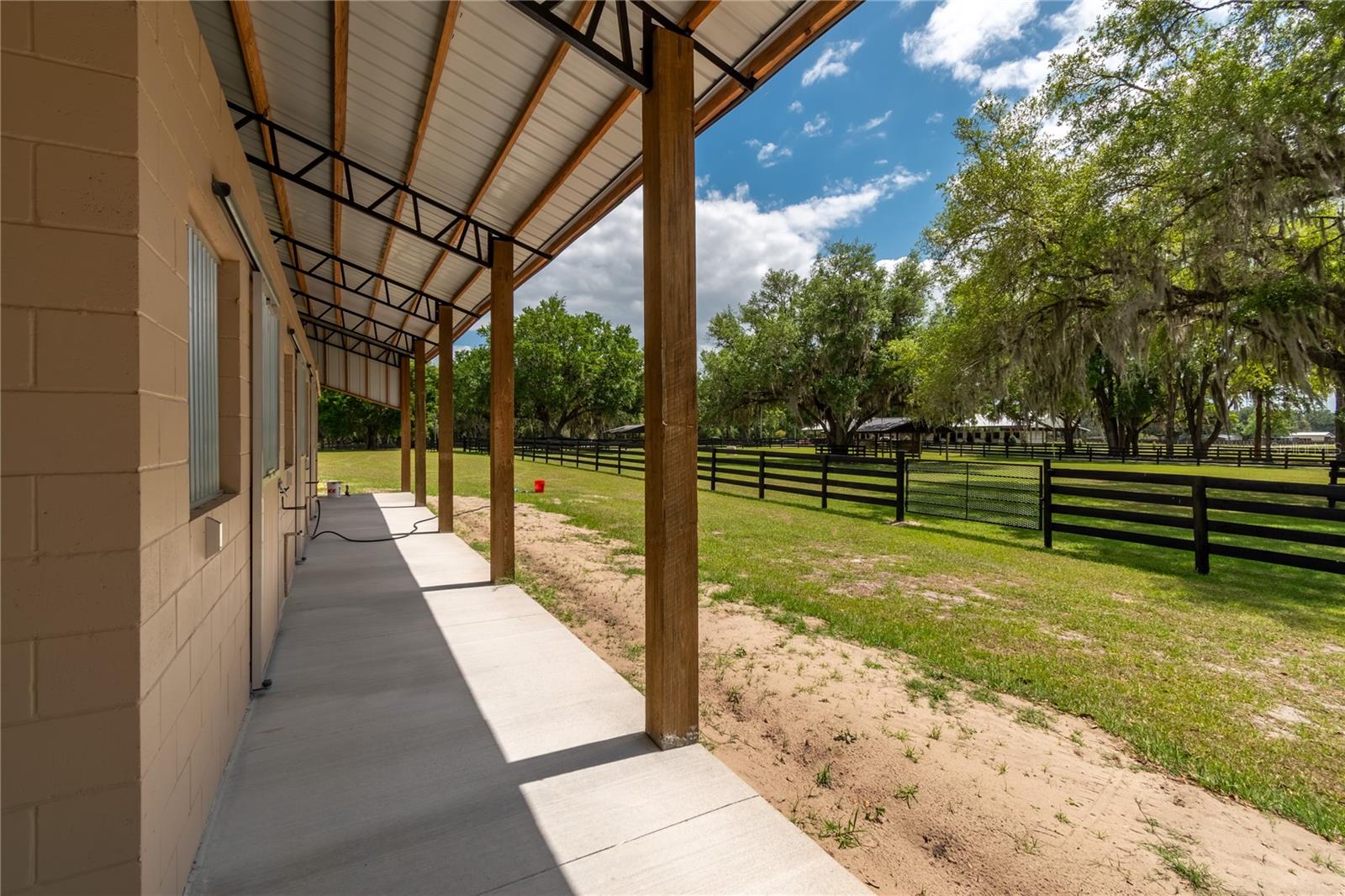 Listing photo id 77 for 14650 160th Avenue