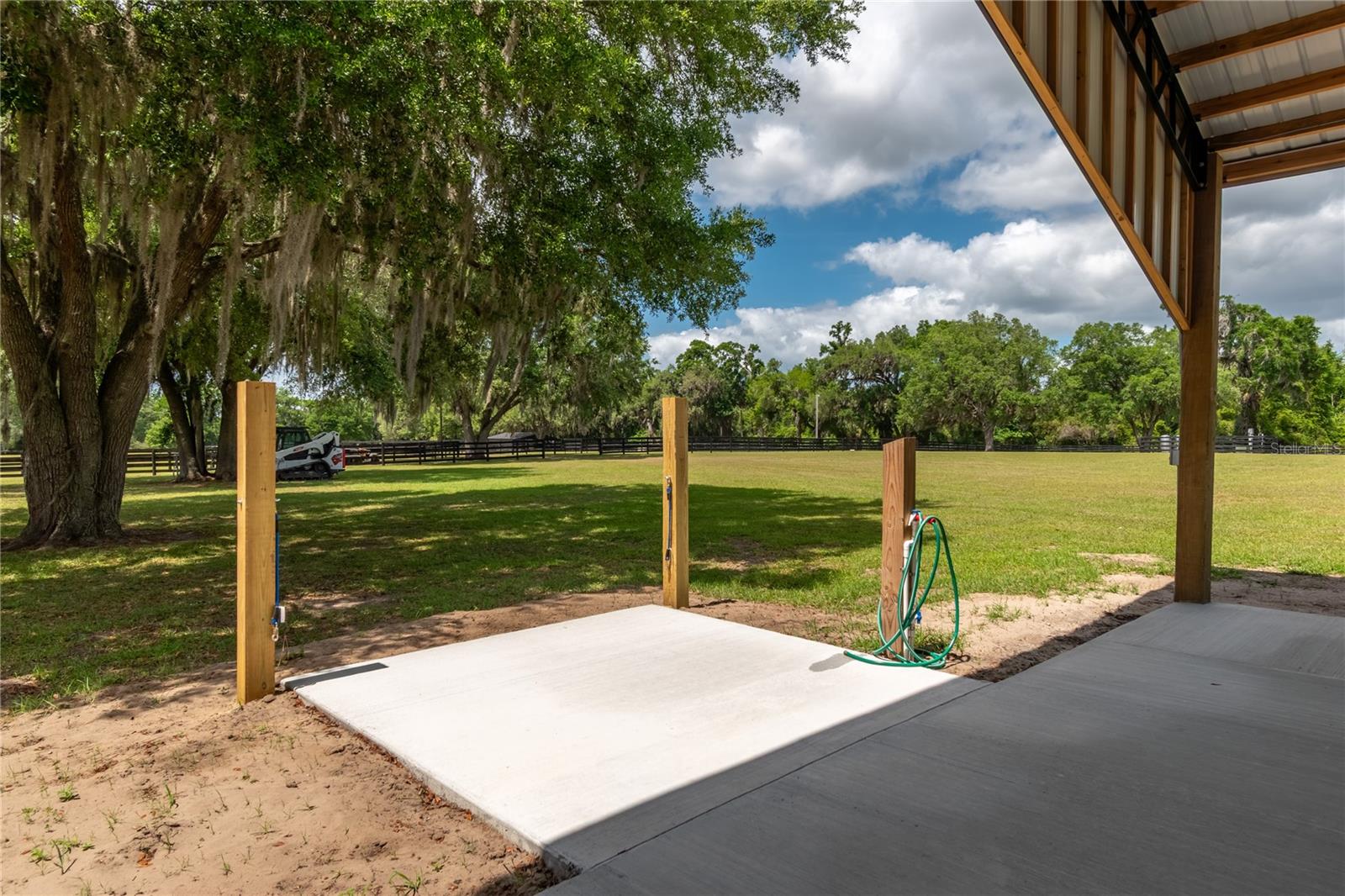 Listing photo id 78 for 14650 160th Avenue