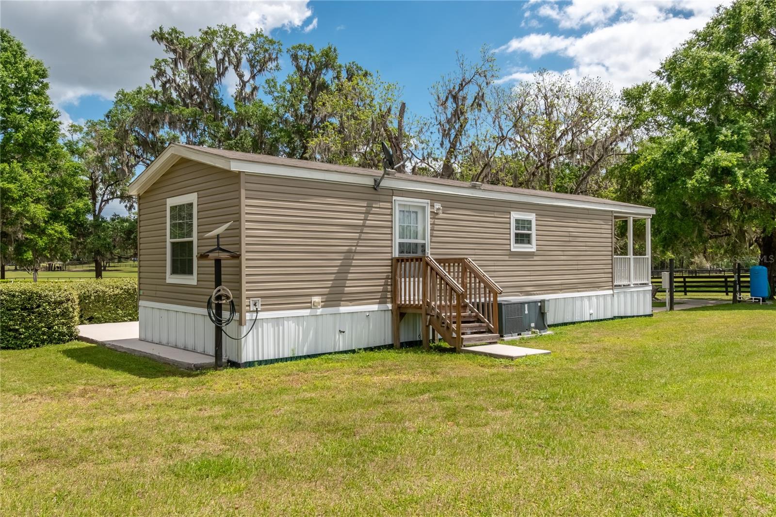 Listing photo id 85 for 14650 160th Avenue