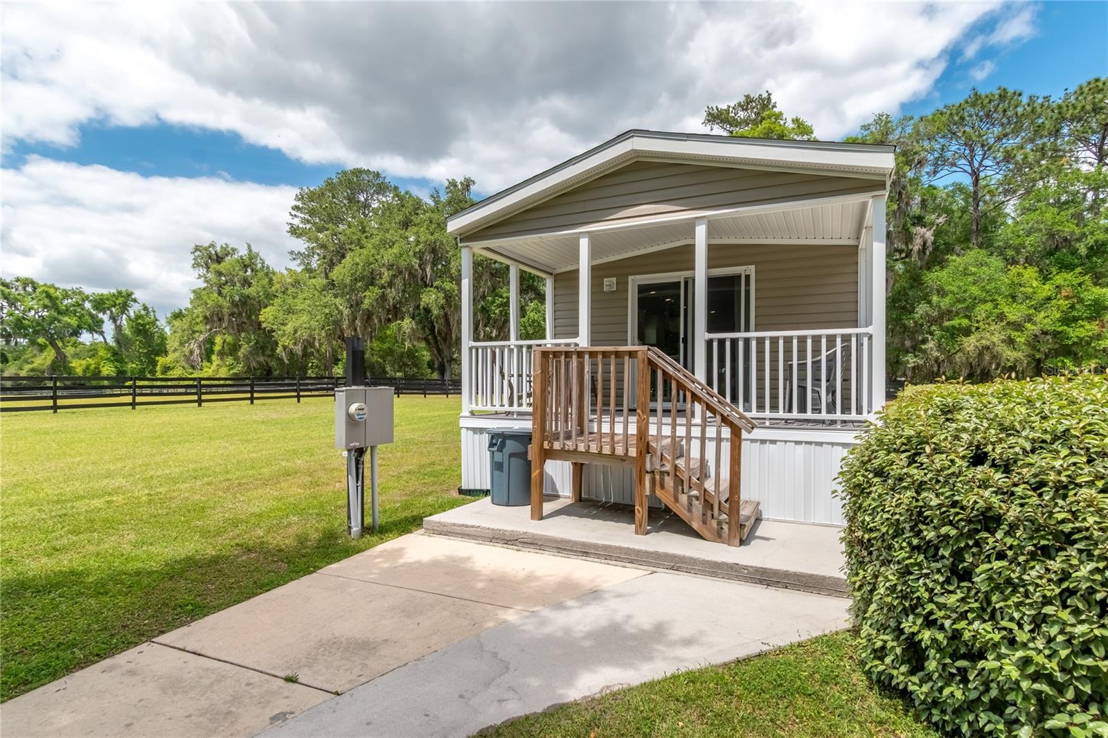 Listing photo id 86 for 14650 160th Avenue