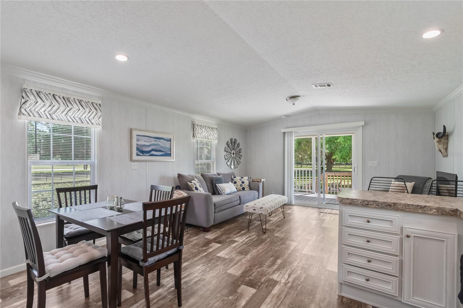 Listing photo id 89 for 14650 160th Avenue