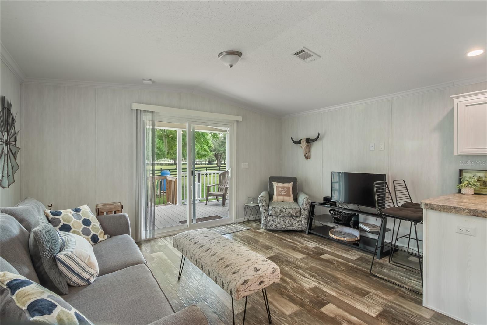 Listing photo id 90 for 14650 160th Avenue