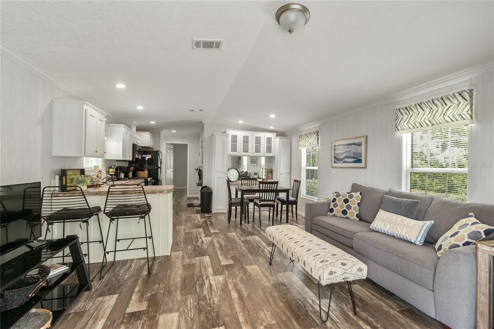 Listing photo id 91 for 14650 160th Avenue