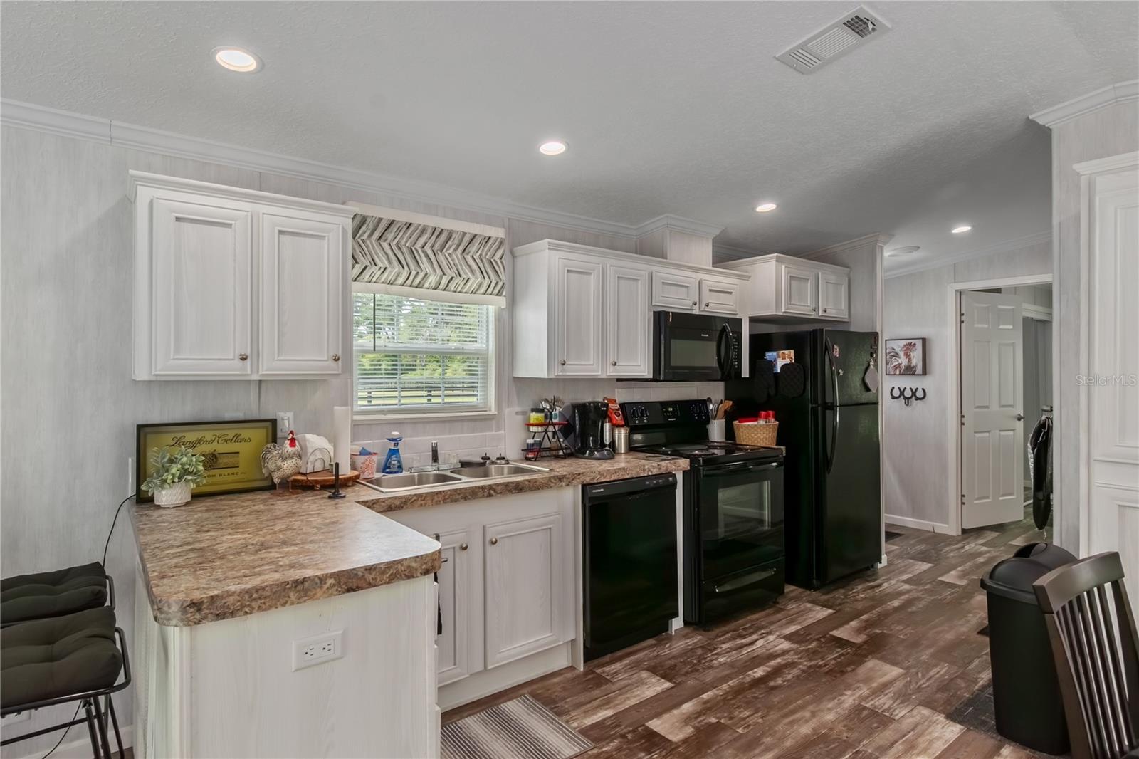 Listing photo id 93 for 14650 160th Avenue