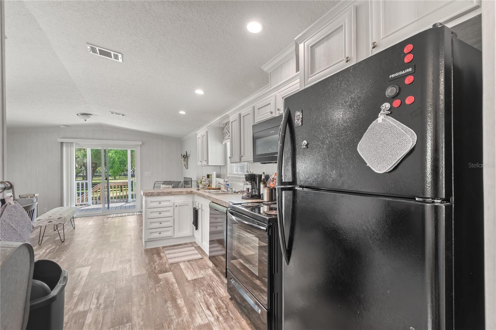 Listing photo id 94 for 14650 160th Avenue