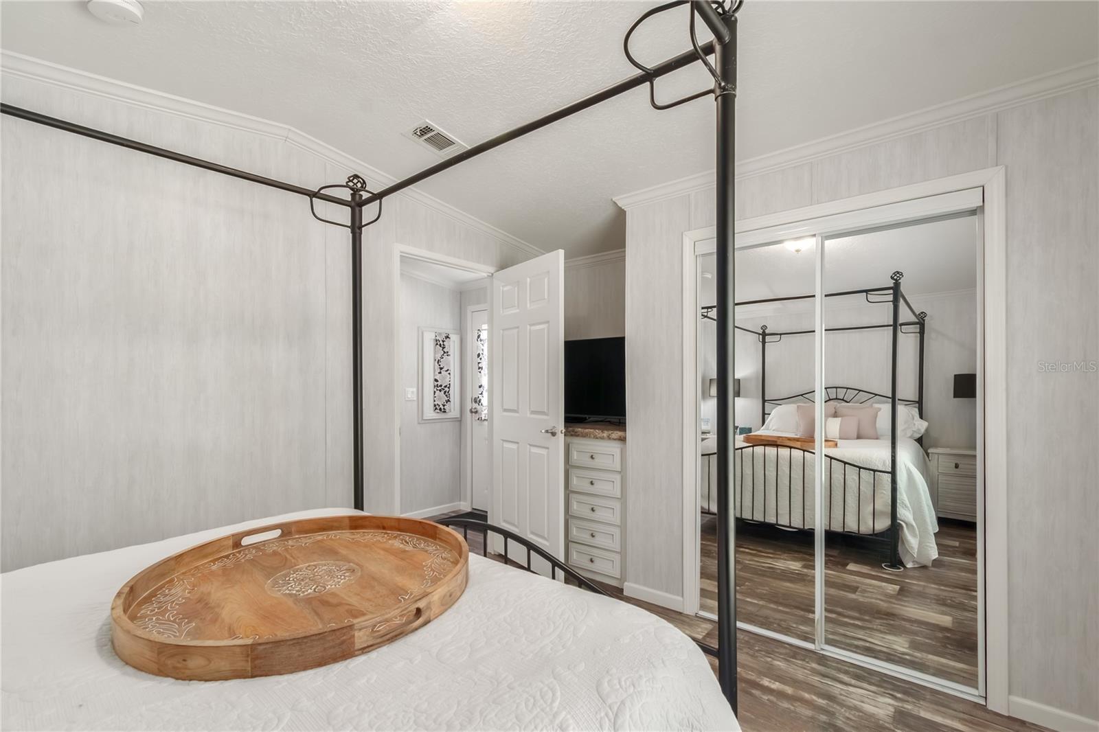 Listing photo id 97 for 14650 160th Avenue