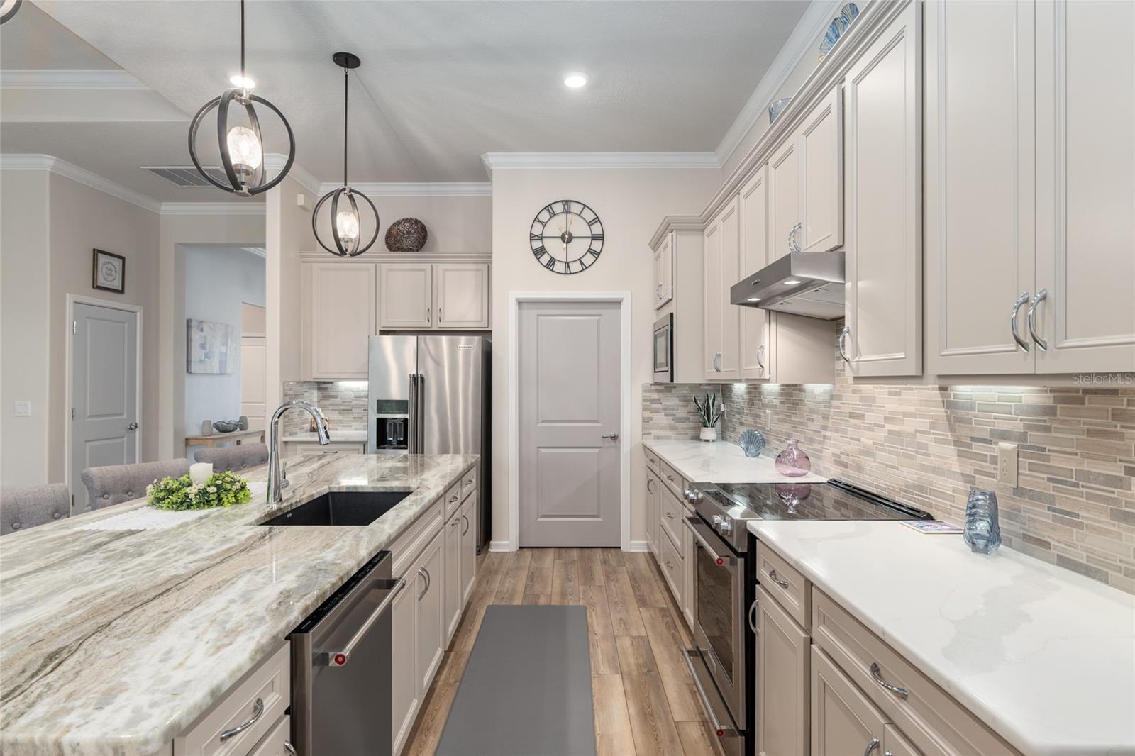 Image 19 of 71 For 5662 94th Avenue