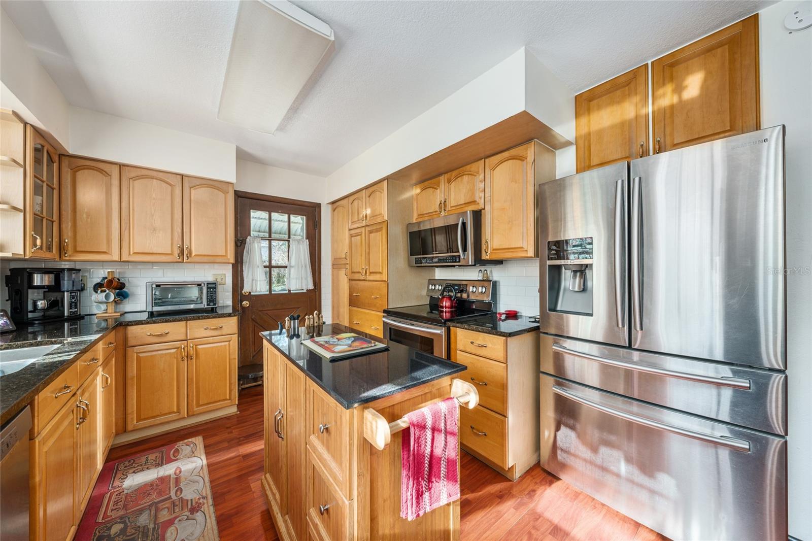 Listing photo id 9 for 1008 Mildred Avenue