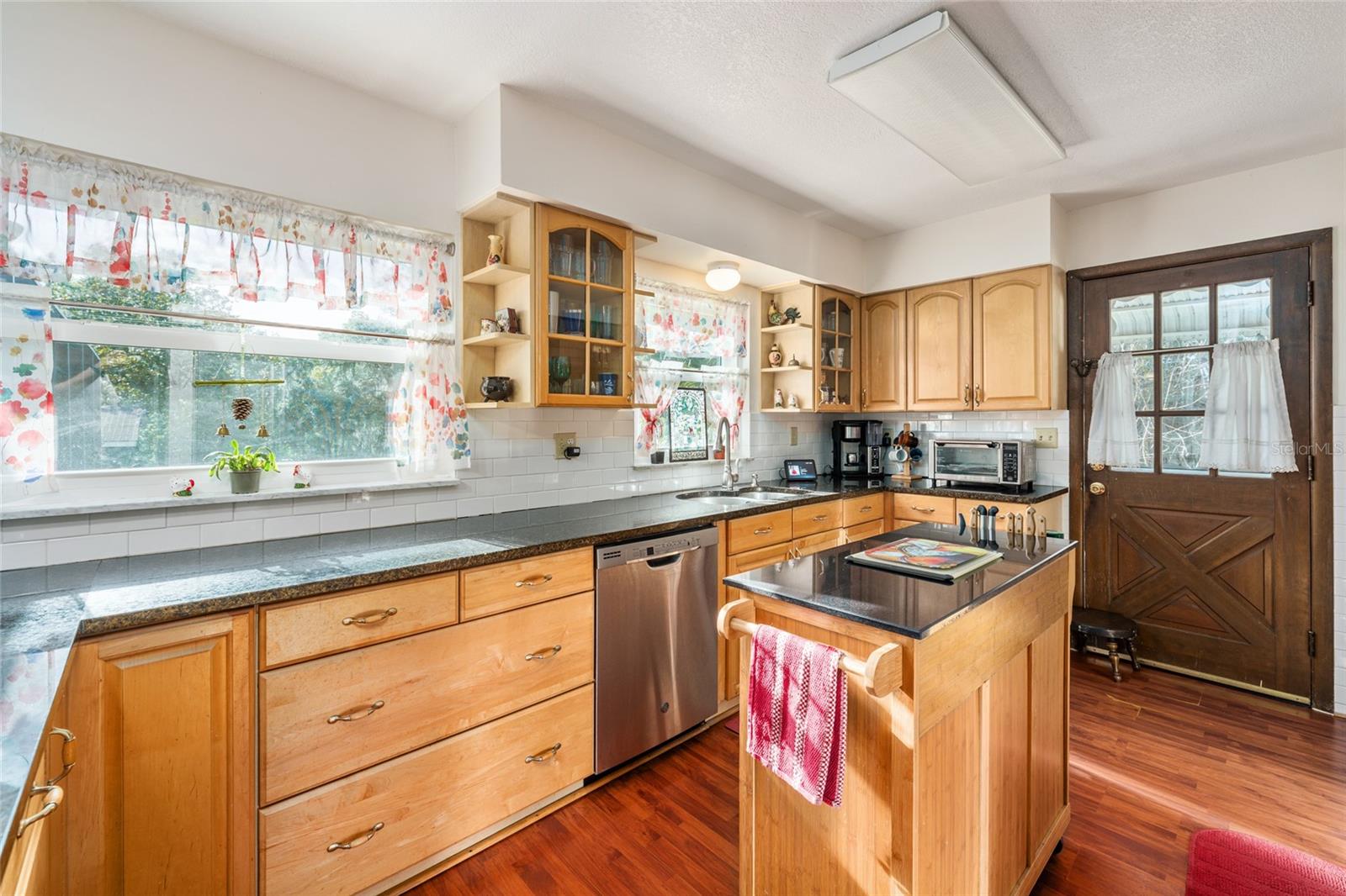 Listing photo id 11 for 1008 Mildred Avenue