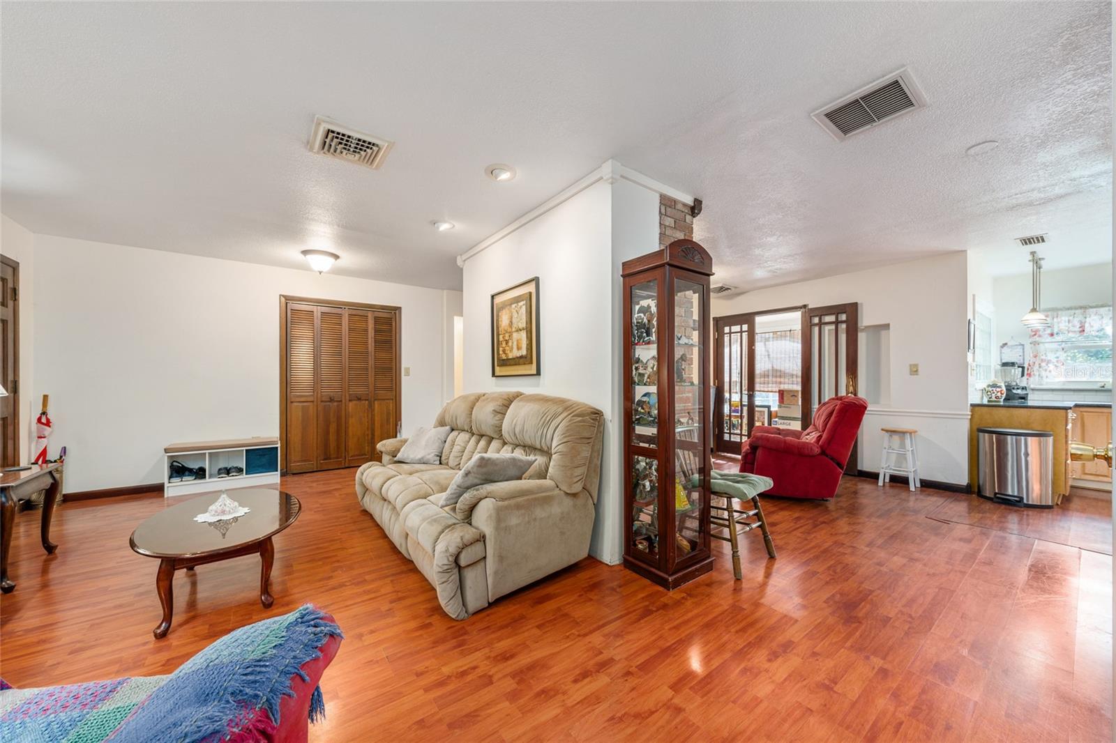 Listing photo id 2 for 1008 Mildred Avenue