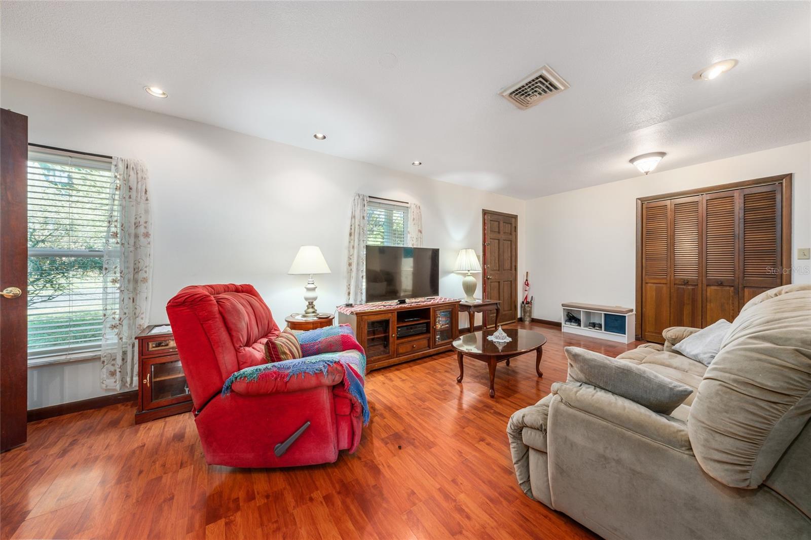 Listing photo id 3 for 1008 Mildred Avenue