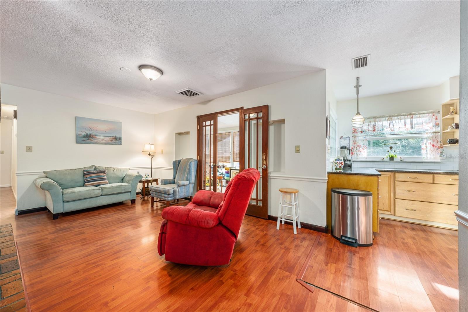 Listing photo id 4 for 1008 Mildred Avenue