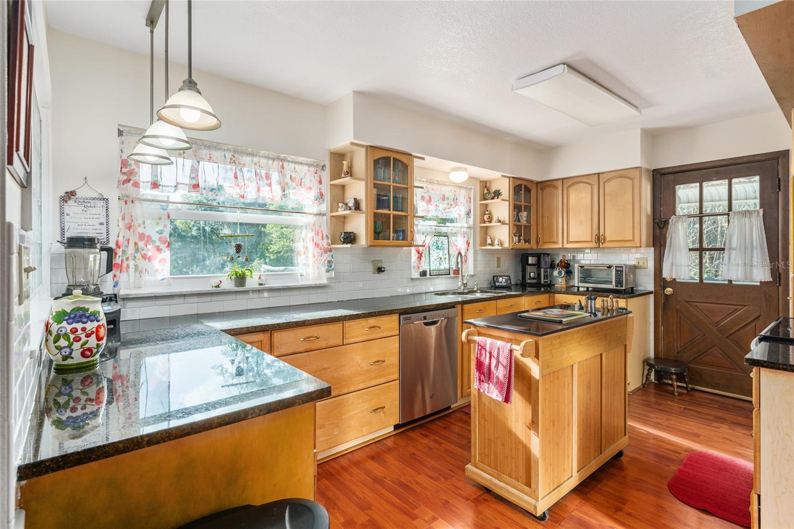 Listing photo id 7 for 1008 Mildred Avenue