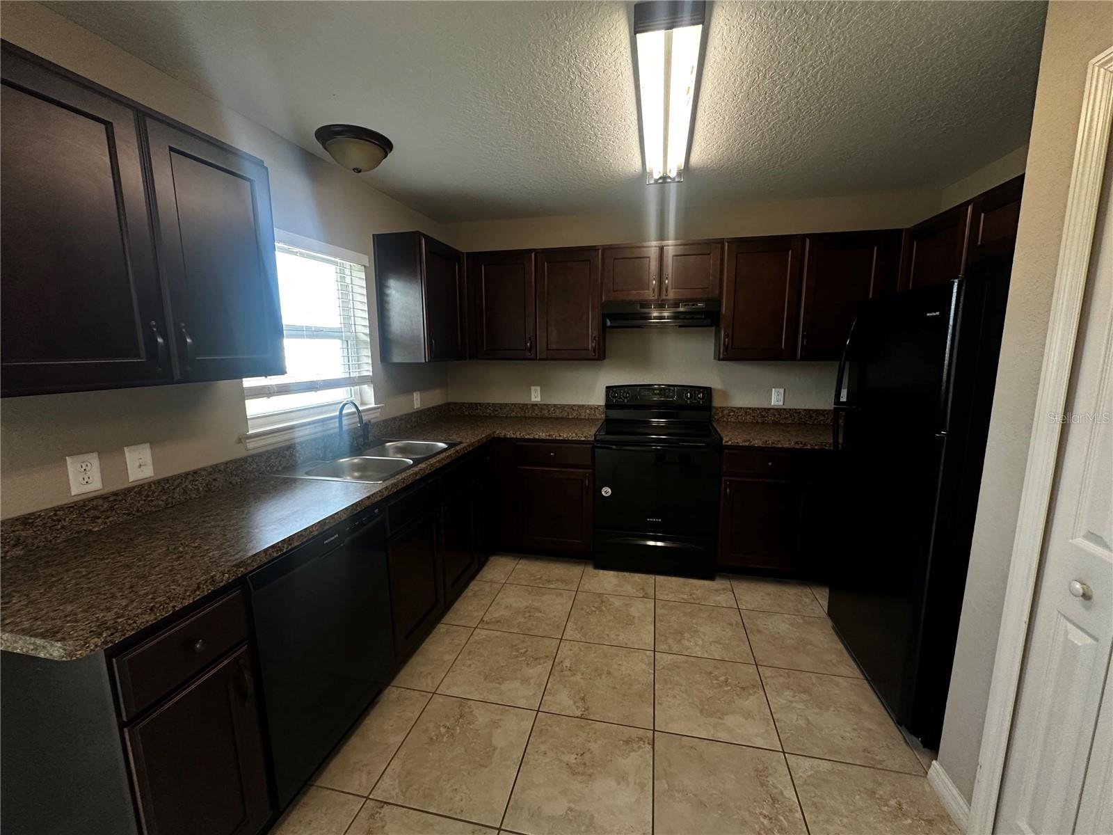 Image 3 of 8 For 16362 27 Terrace Road