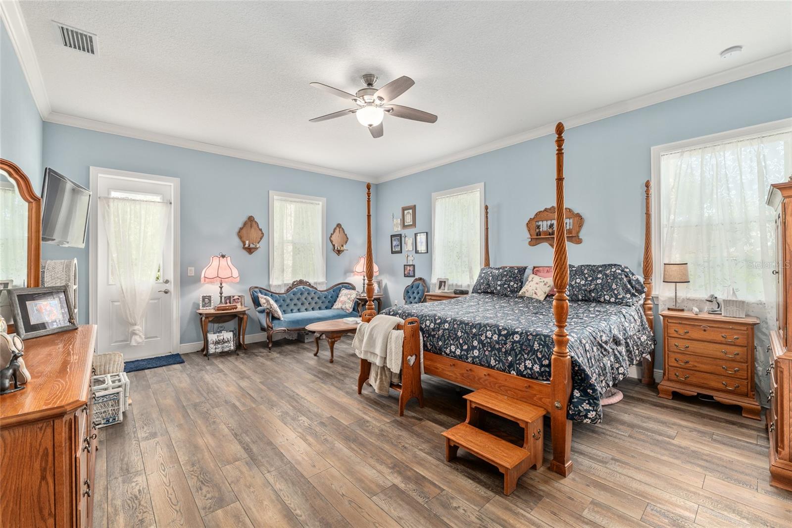 Image 27 of 81 For 206 15th Avenue