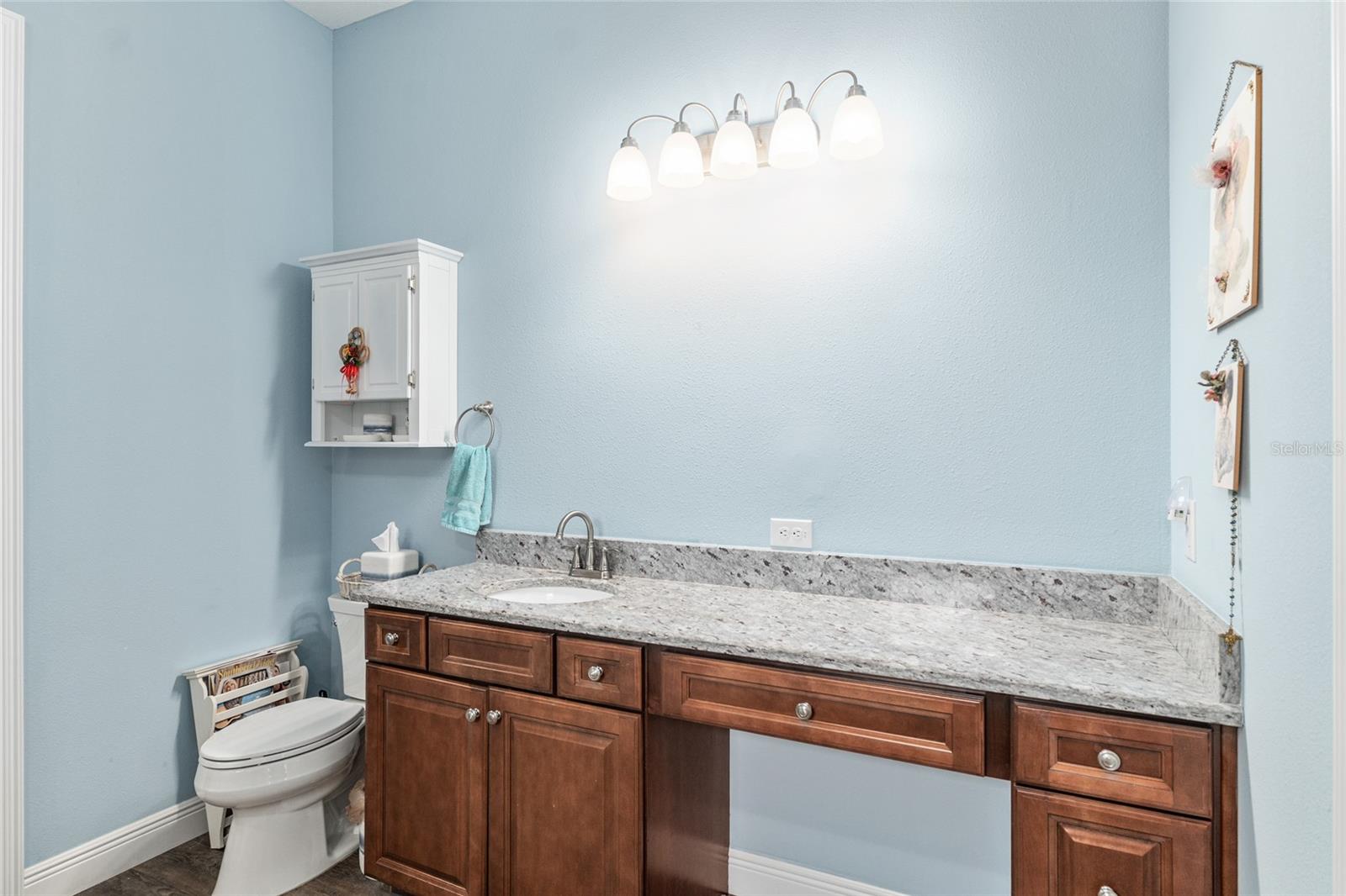 Image 33 of 81 For 206 15th Avenue