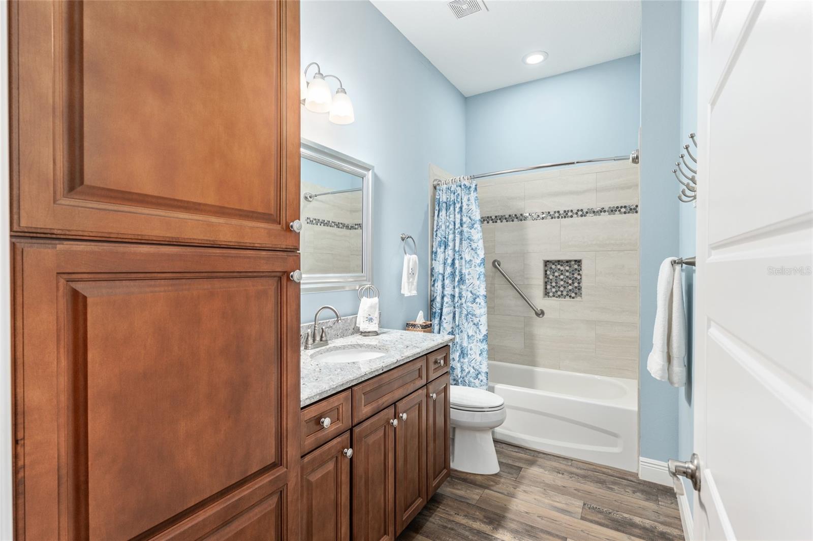 Image 43 of 81 For 206 15th Avenue