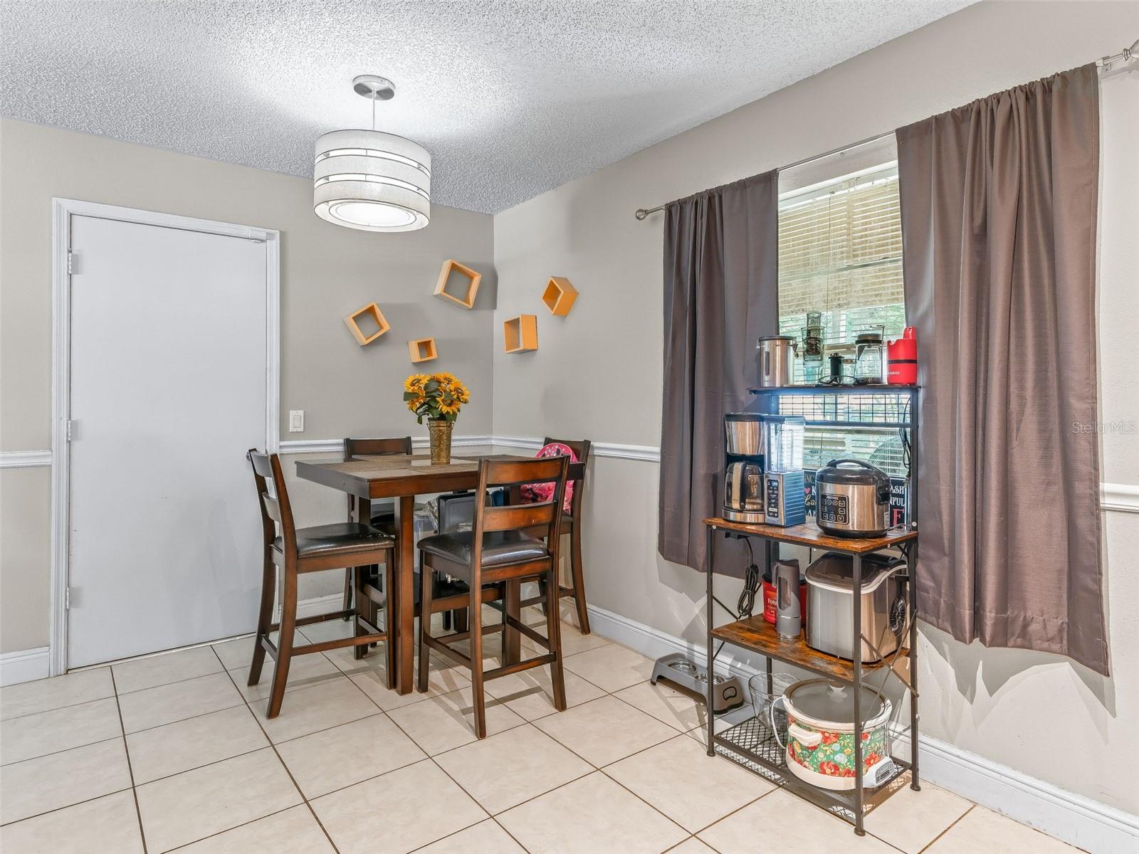 Image 11 of 25 For 911 Jacaranda Drive