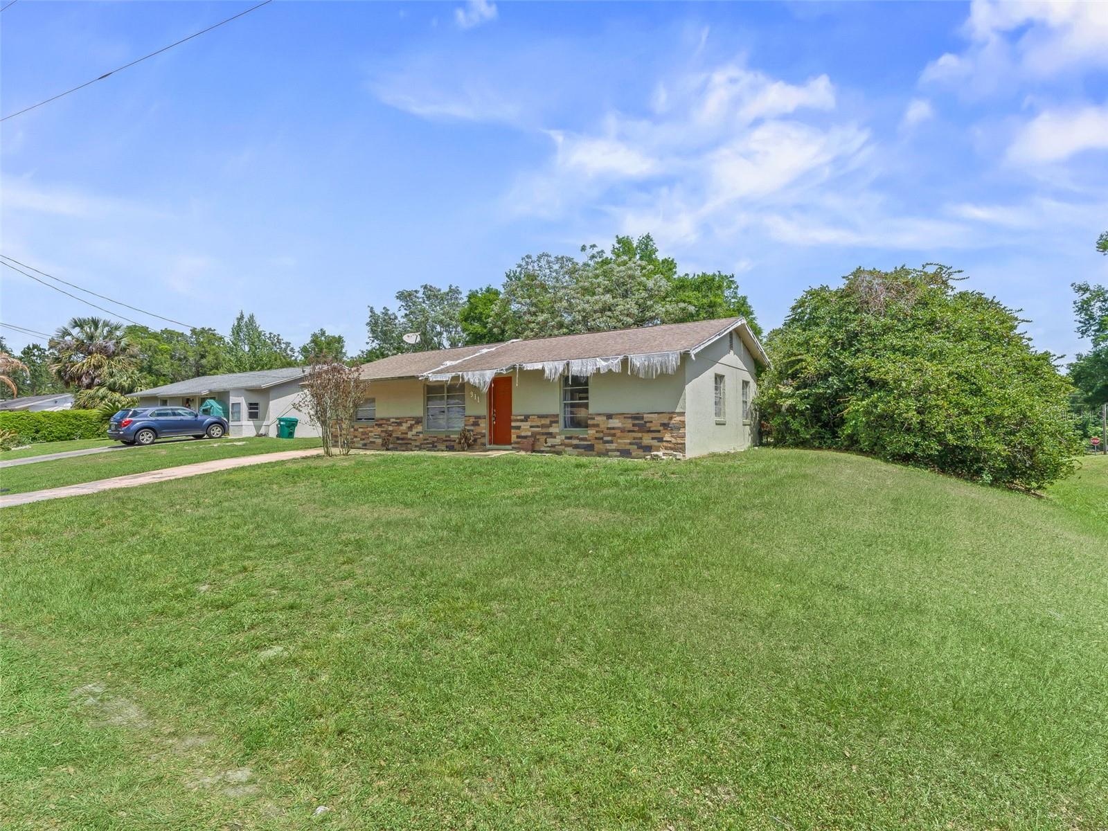 Image 2 of 25 For 911 Jacaranda Drive