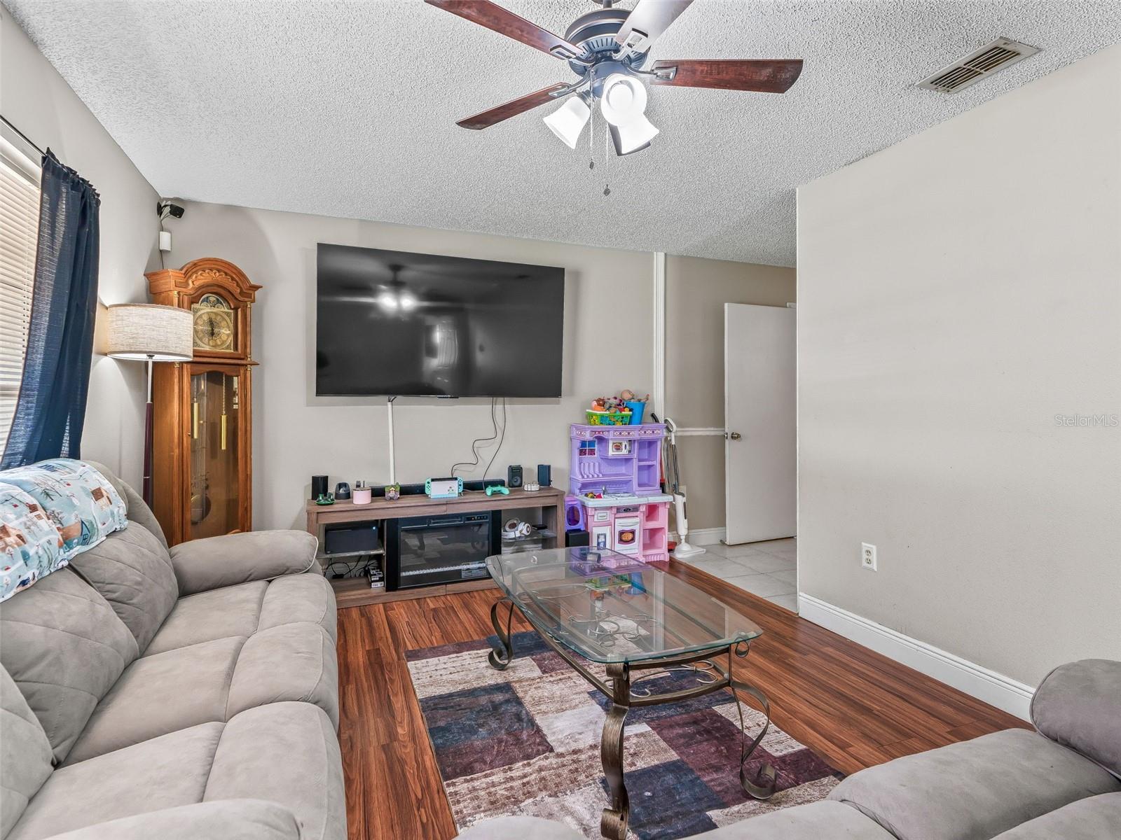 Image 4 of 25 For 911 Jacaranda Drive