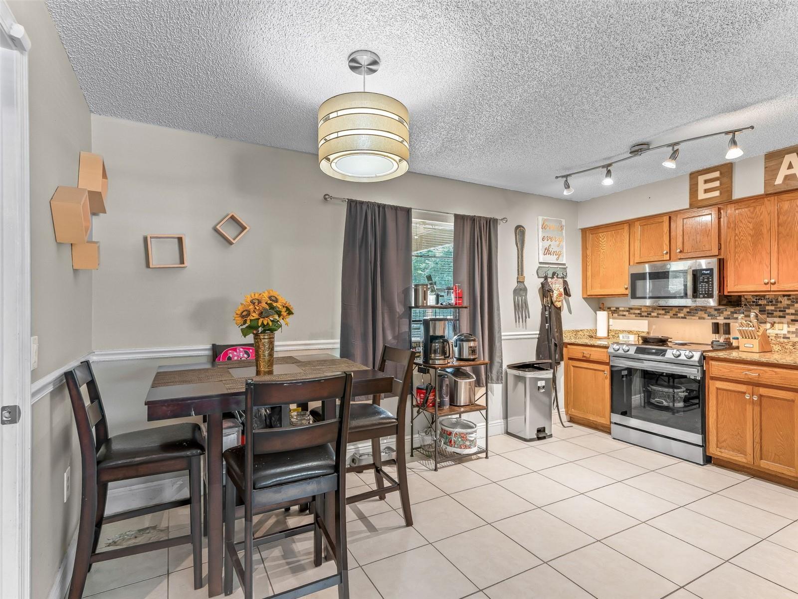 Image 7 of 25 For 911 Jacaranda Drive