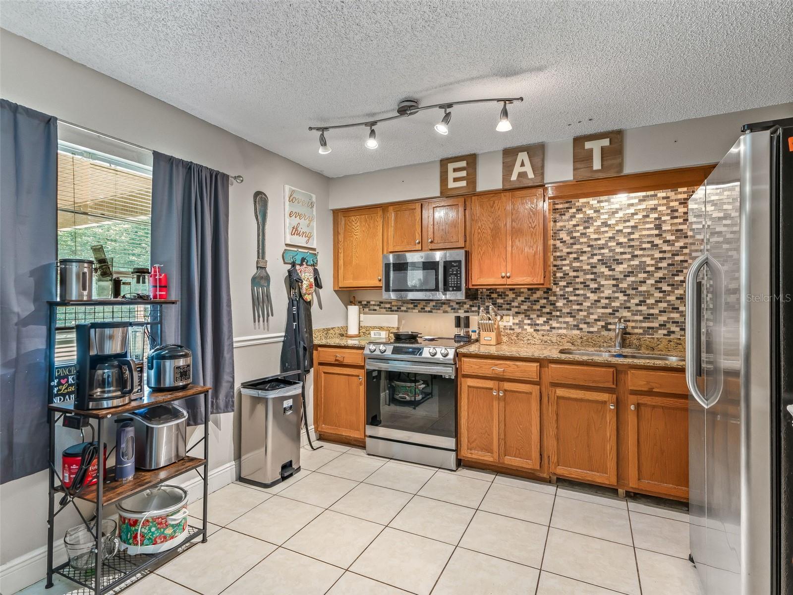 Image 9 of 25 For 911 Jacaranda Drive