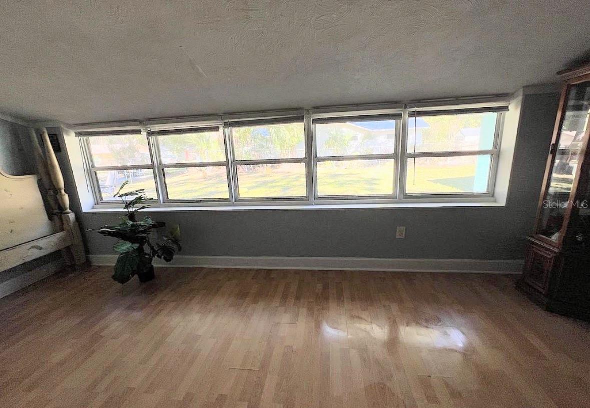 Image 16 of 33 For 2131 3rd Street