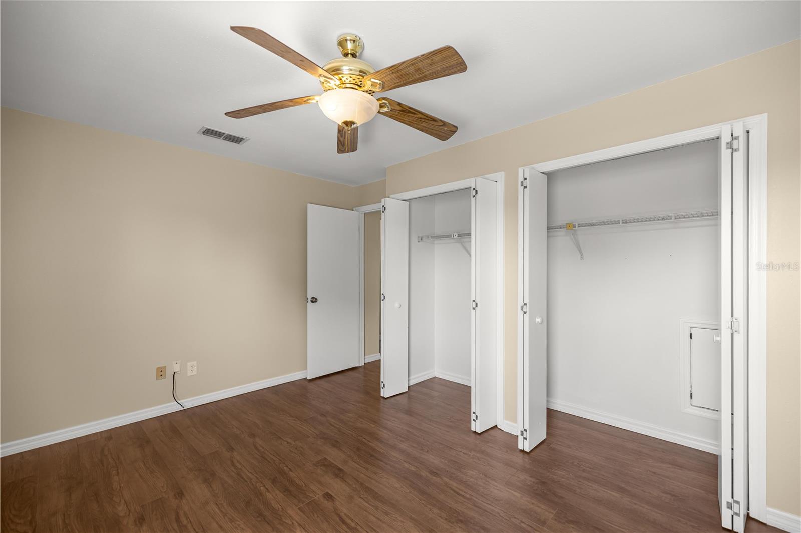 Image 16 of 37 For 11001 Sunset Harbor Road H49