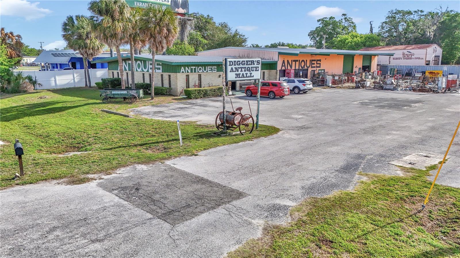 Image 2 of 20 For 1811 Pine Avenue