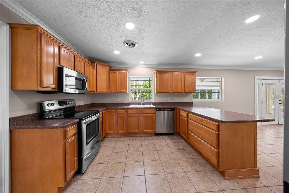 Image 10 of 63 For 2009 15th Lane