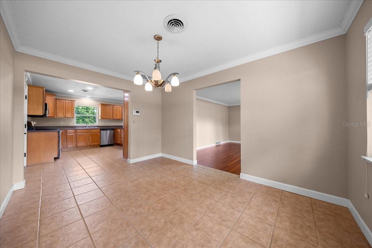 Image 12 of 63 For 2009 15th Lane