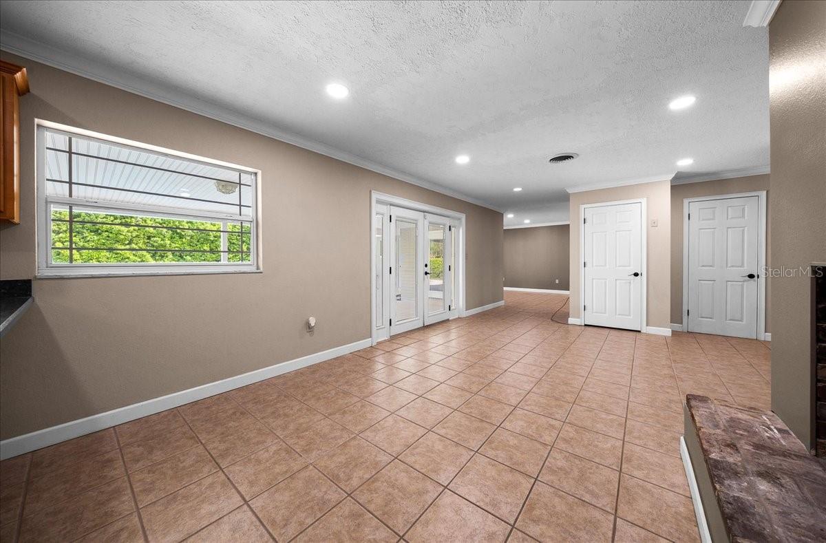 Image 13 of 63 For 2009 15th Lane