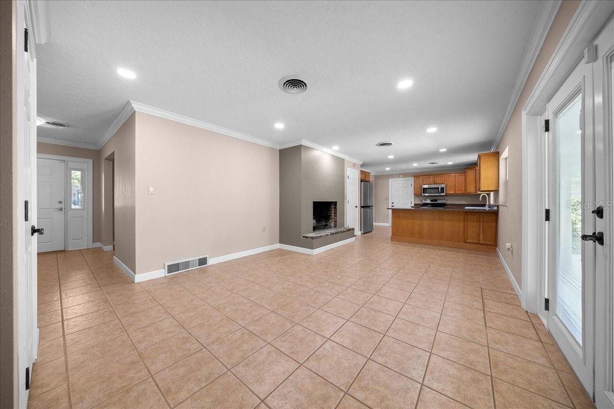 Image 15 of 63 For 2009 15th Lane