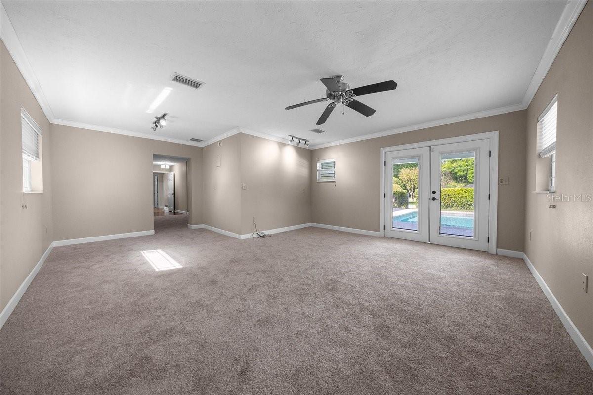 Image 18 of 63 For 2009 15th Lane