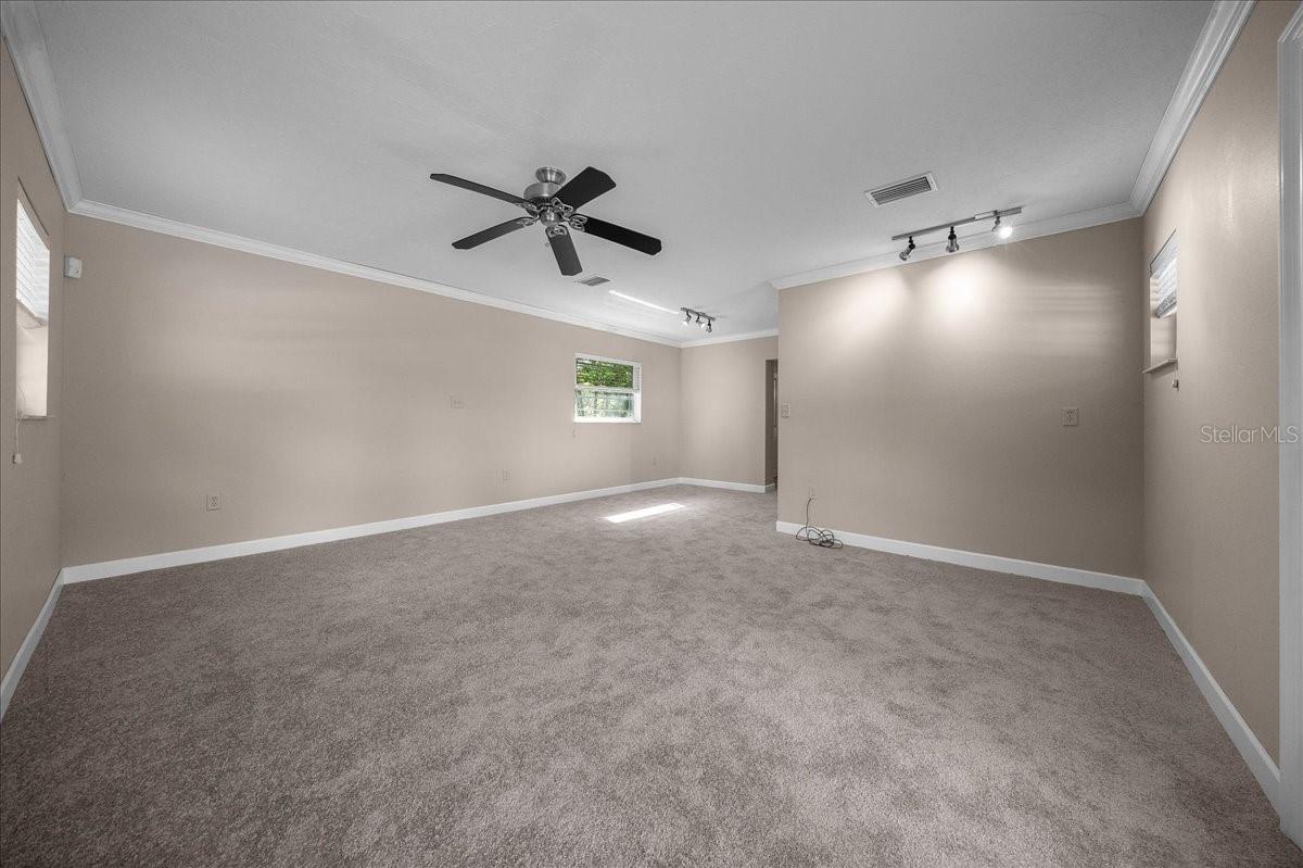 Image 19 of 63 For 2009 15th Lane