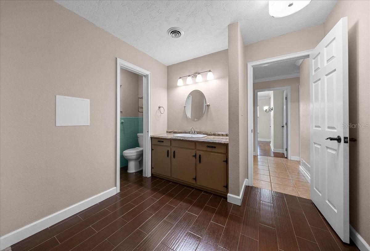 Image 27 of 63 For 2009 15th Lane