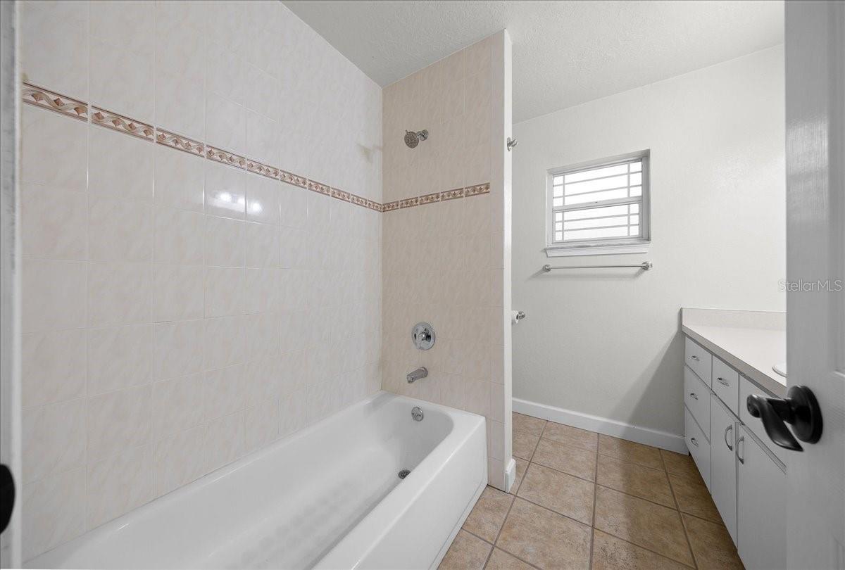 Image 30 of 63 For 2009 15th Lane