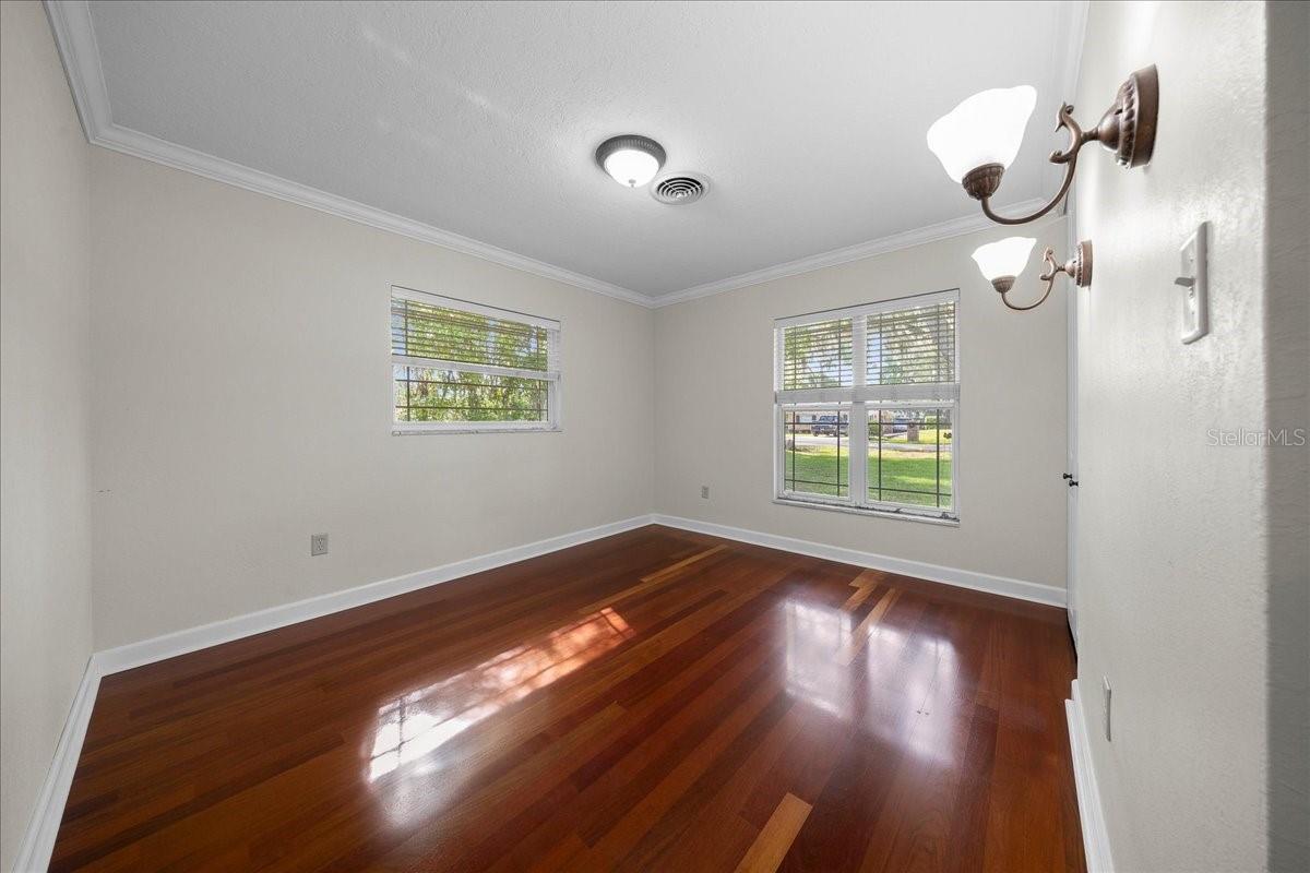 Image 33 of 63 For 2009 15th Lane