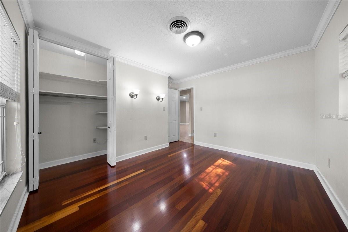 Image 34 of 63 For 2009 15th Lane