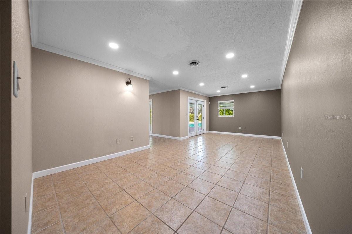 Image 35 of 63 For 2009 15th Lane