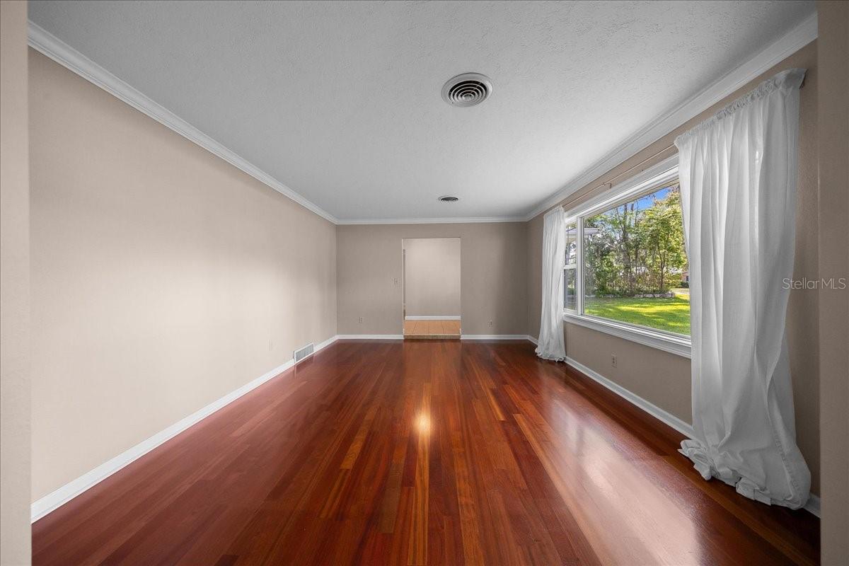 Image 4 of 63 For 2009 15th Lane