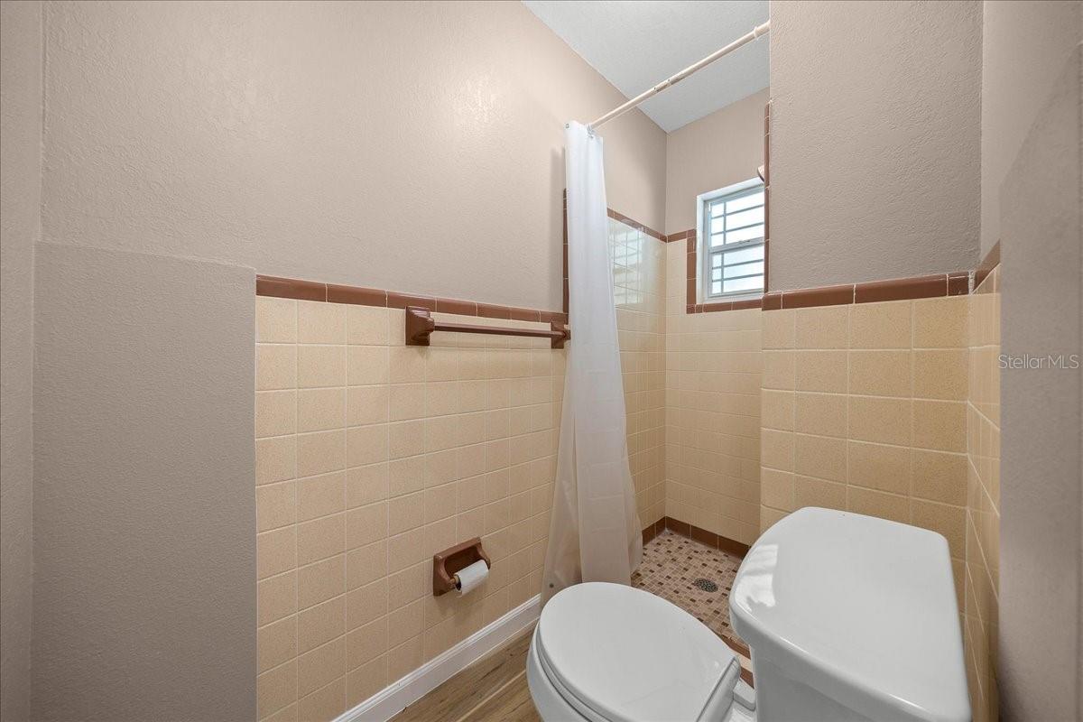 Image 40 of 63 For 2009 15th Lane