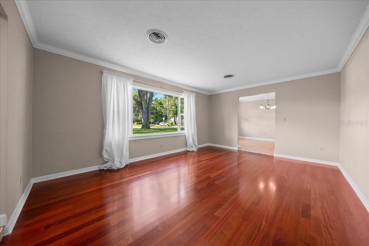 Image 5 of 63 For 2009 15th Lane