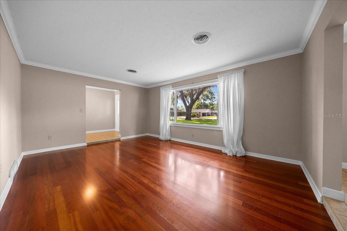 Image 6 of 63 For 2009 15th Lane