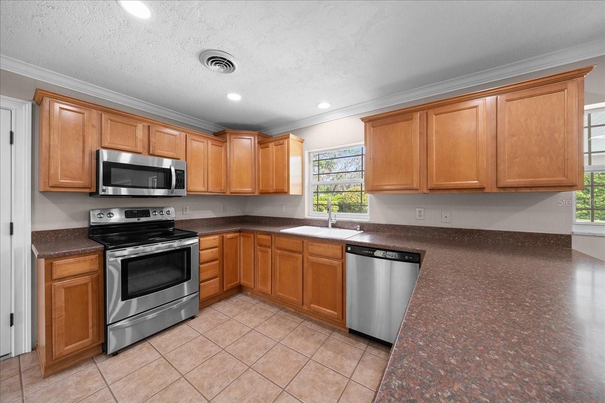 Image 8 of 63 For 2009 15th Lane