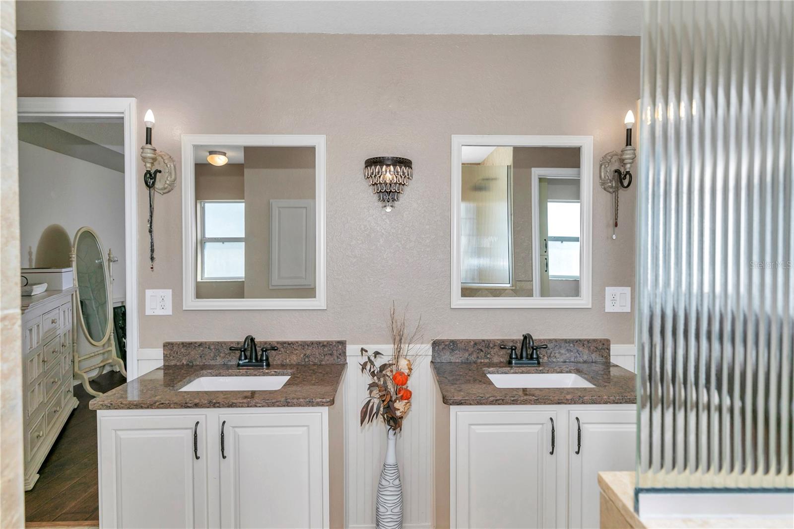 Image 25 of 46 For 4839 63rd Street